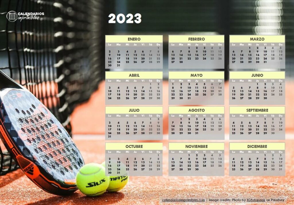Calendario para 2023 con fotografía de raqueta y pelotas de pádel